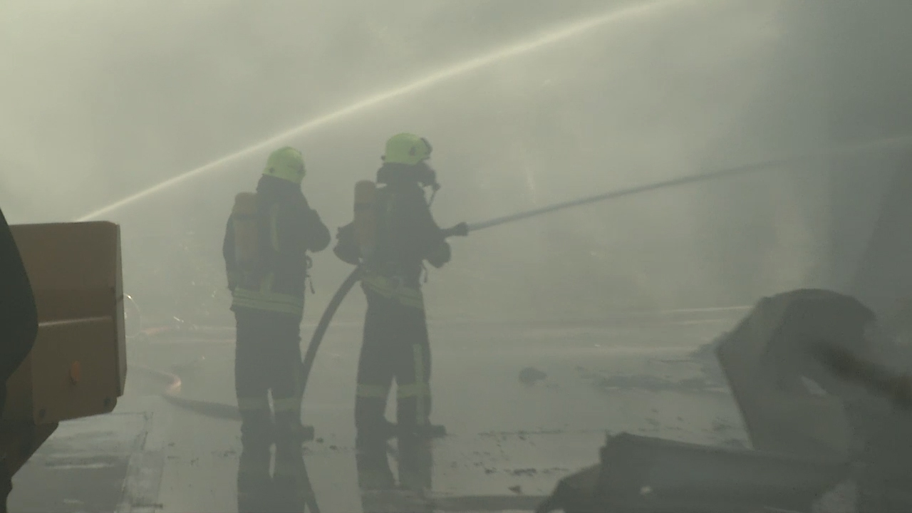 MEgional heute mit dem Brand einer Deponie-Halle in Grießbach MEgional heute mit dem Brand einer Deponie-Halle in Grießbach