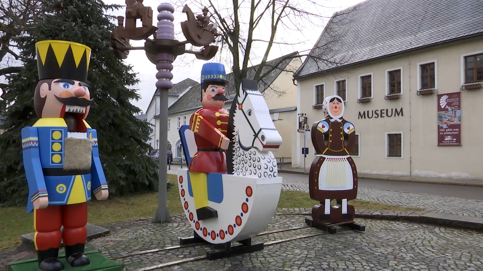 MEgional am 24. November mit den Weihnachtsfiguren in Olbernhau MEgional am 24. November mit den Weihnachtsfiguren in Olbernhau
